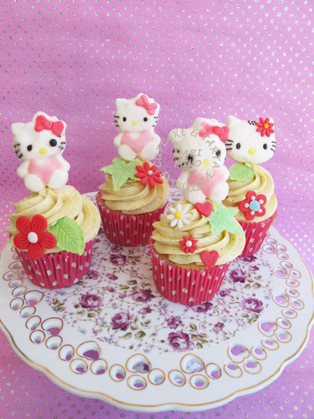 Hello Kitty cupcakes till barn kalas och födelsedag