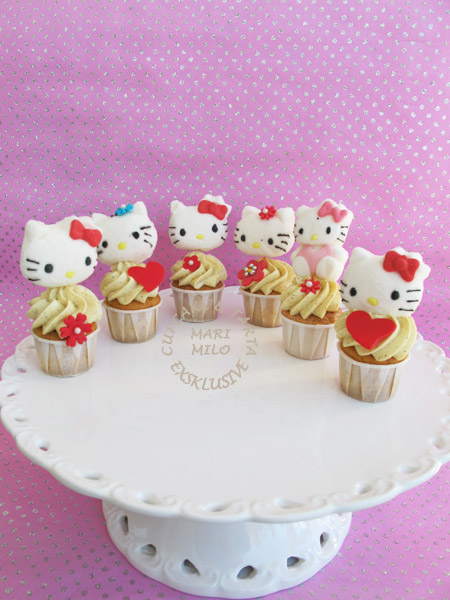 Hello Kitty mini cupcakes